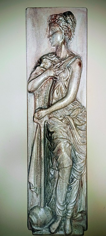 Гипсовое панно "Античная Богиня: Ода Грации"