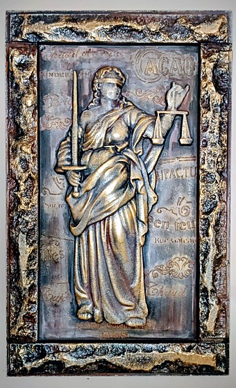 Гипсовое панно "Фемида: Страж Справедливости"